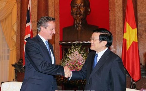 Vietnamese Party, State leaders receive UK Prime Minister - ảnh 2
